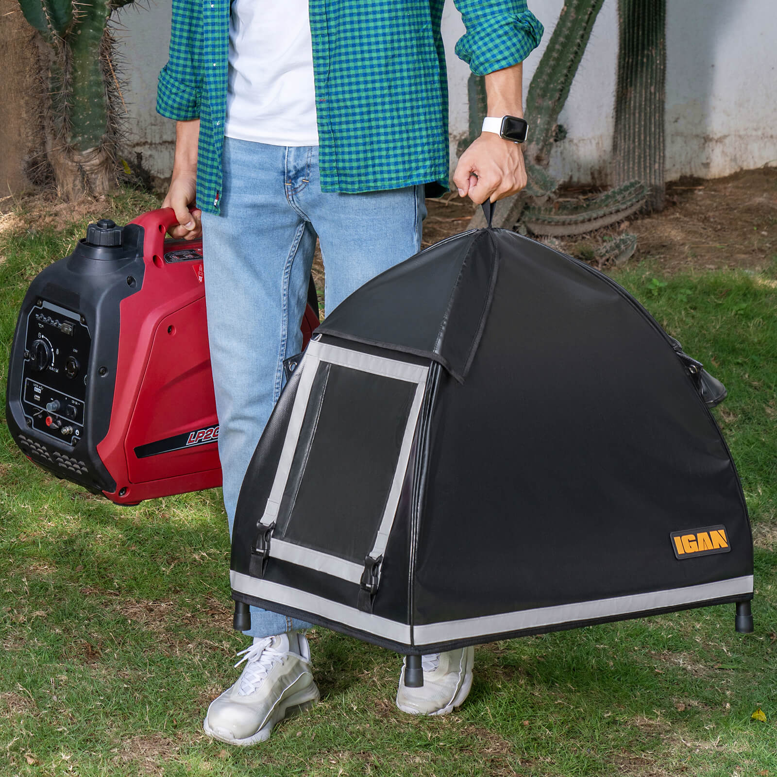 IGAN Small Inverter Generator Tent Cover While Running